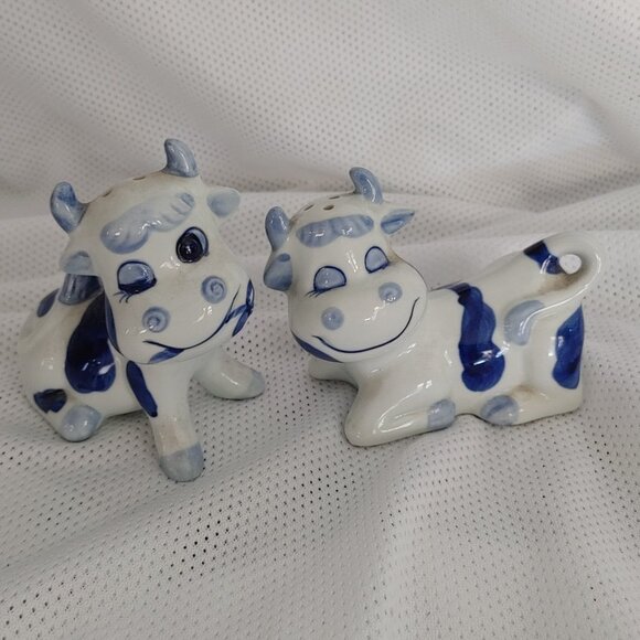 Vintage Enesco Ceramic Blue and White Cow Figurines - Picture 1 of 9